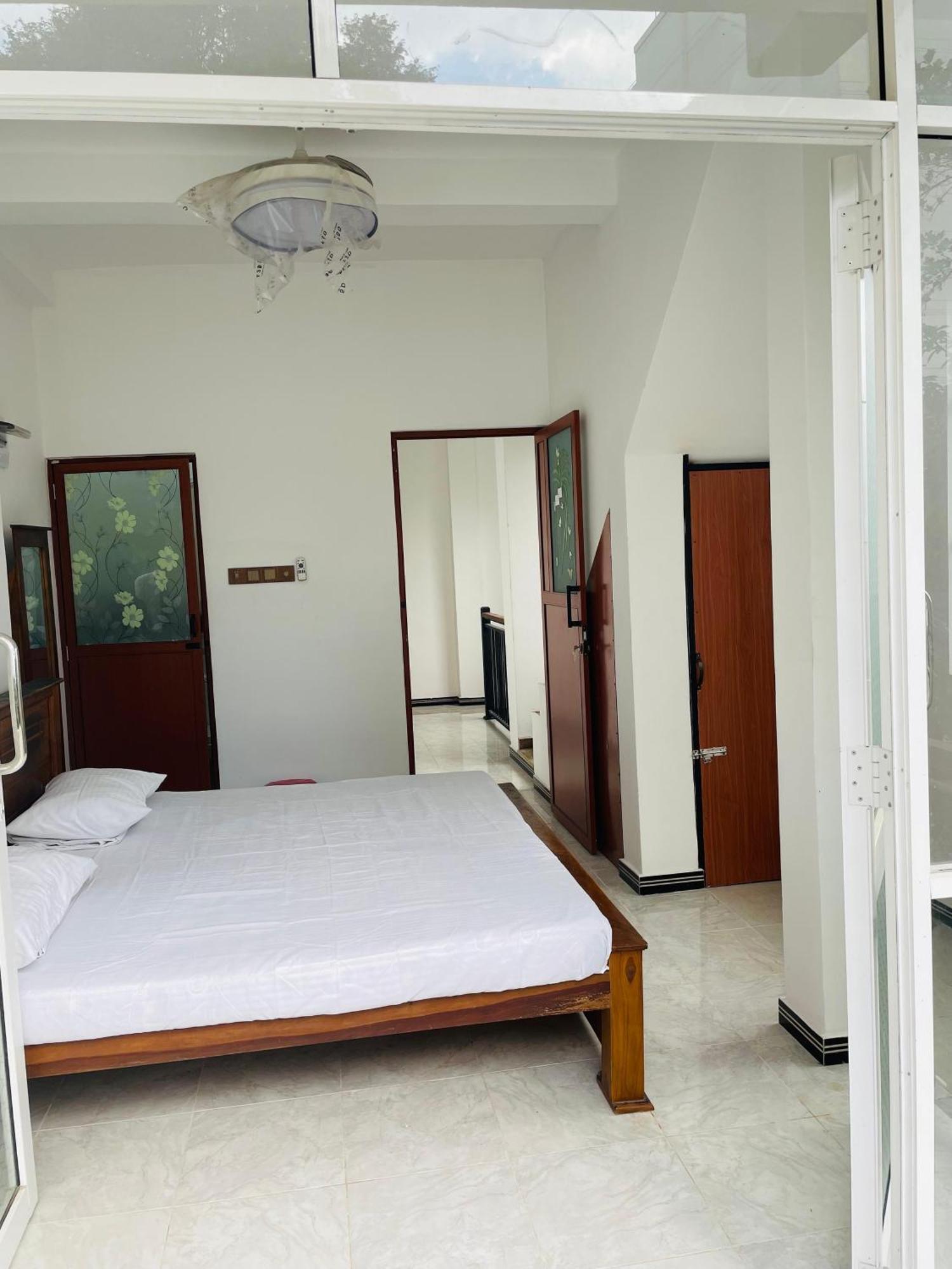 Star Village Hostel Канди Экстерьер фото